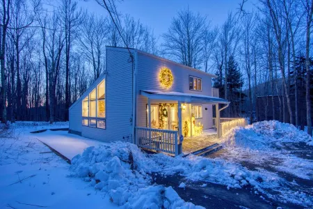 3-Bedroom 2 Bath Cozy Chalet 1 Mile From Mountain!