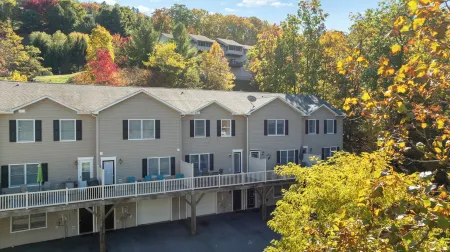 Charming 3-bedroom townhome in serene Massanutten Resort Отели в г. Массанаттен