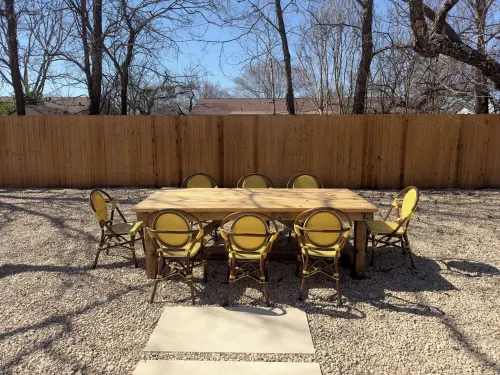 New listing special! Heated Pool, 5 beds, 3min to Main