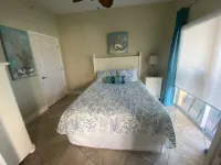 Beautiful clean and in great location beach condo
