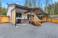 Ultimate Getaway: Movie Theater, Sauna, Hot Tub,WiFi, EV Charging,Pet-Friendly