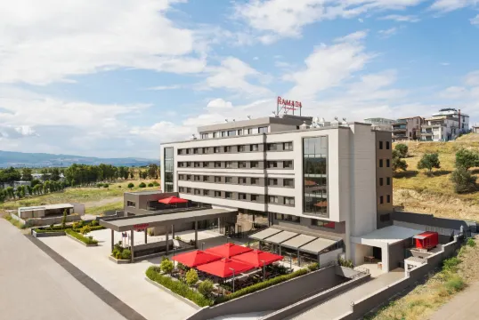 伊茲密爾阿利阿溫德姆華美達飯店