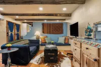 Steps to the Historic Santa Fe Plaza