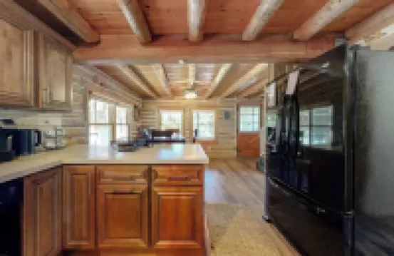 Between the Pines Log Cabin