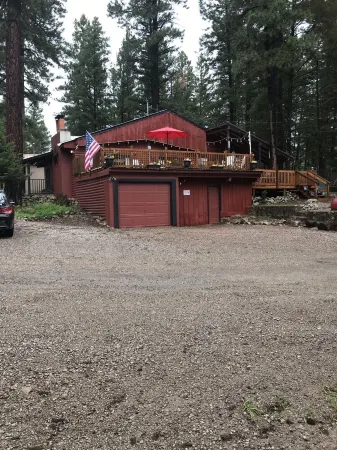 Mountain Cabin walking distance to Park and Brewery. Level off street parking.