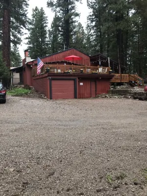 Mountain Cabin walking distance to Park and Brewery. Level off street parking.