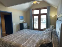 Sheboygan Waterfront 3 Bedroom 2.5 Bathroom Home Hotels in Sheboygan