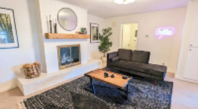 1 bedroom apt, Steps from Swamp Rabbit Trail, 15 minute walk to Main st.