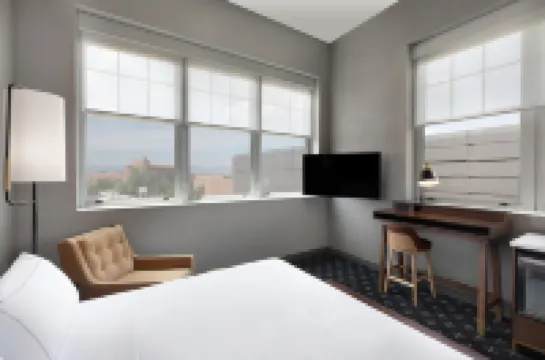 เดอะ สเลท ดินเวอร์, คอลเลคชันแบบเทปสตรี โดย ฮิลตัน