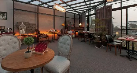 Healing 11st Pension Отели рядом с достопримечательностью «Манисан»