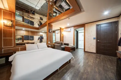 Taean Theme Hotels near Doowoong Wetland