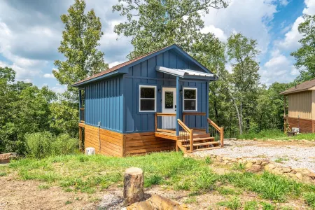 Cabin #3 @ Rock Creek Cabins! King Bed! 15 min. from Hot Springs National Park!