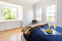 Luxury Townhouse . Roof Deck .  Patios . Parking - บังกะโล