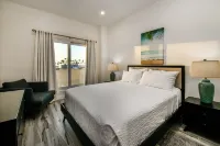 Luxury 2-Bedroom Condo Right on the Strip in Palm Beach