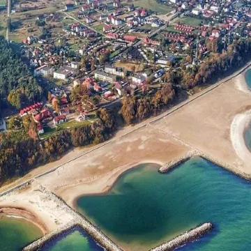 Comfortable, Convenient Apartment, Pool Included