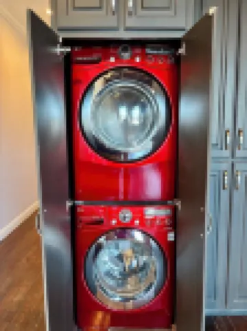 Loft in the Heart of Downtown - 500 Mbps WiFi - 4 Car Parking - EV Charge - Boat