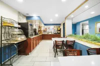 Baymont by Wyndham Muncie Near Ball State University - breakfast