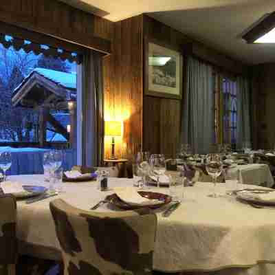 Hôtel Restaurant La Croix Jean Claude Dining/Meeting Rooms