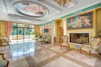 Venera & Anastasia Palace Apartments
