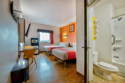 Motel 6 Eagle Pass, TX - Lakeside