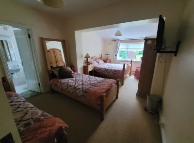 The Railway Lodge 4 Bedrooms Sleeps 11 Pets Ok Hotel a 