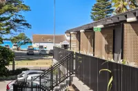 Orewa Beachcomber - parkir