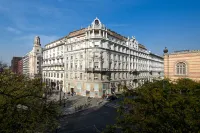 Karoly Corner Residences - Holiday Apartments