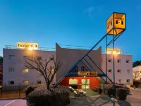 Hotelf1 Chilly-Mazarin les Champarts Hotels in Morangis