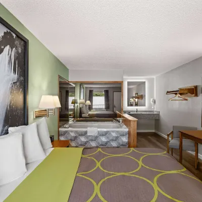 Super 8 by Wyndham Branson / Shepherd of the Hills Exwy Hotels near Sight & Sound Theatres
