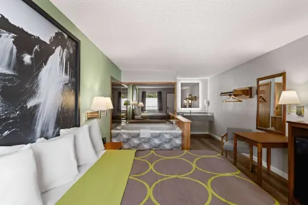 Super 8 by Wyndham Branson / Shepherd of the Hills Exwy Отели в г. Брэнсон