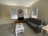 Mitcham Train Station  2 Bedrooms Unit Hotels in Vermont