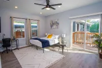 Spectacular Brand New 4Br2.5BA Near DT Riverwalk - Bungalows
