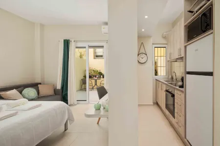 Yard Studio by CorfuEscapes Отели рядом с достопримечательностью «Нео Фрурио»