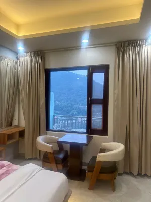 The Grand View Các khách sạn gần Shiv temple,dhang