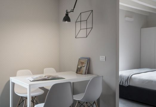 브레라 아파트먼트 거실