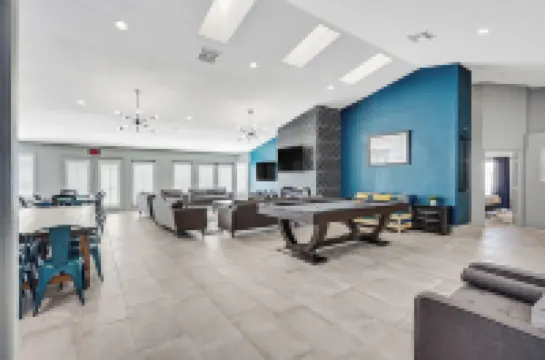 Villa - 8 Bedrms 5 Bths 15 Beds Hotels in 