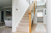 Beach House for 8 With hot tub Garden