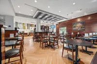 Four Points by Sheraton Jacksonville Baymeadows - С парковкой