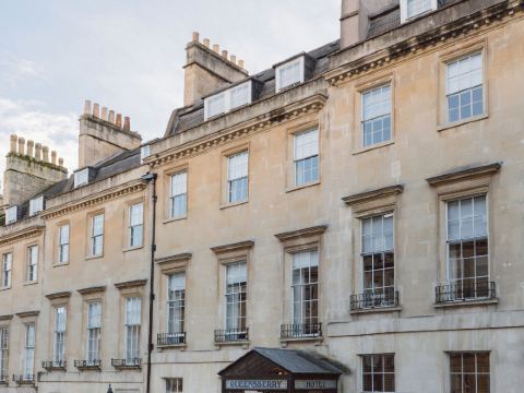 더 퀸즈베리 호텔