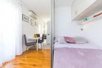 Spacious Studio with Balcony, Close to the Znjan Beach