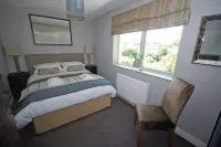 Amber Cottage - Luxury Cottage, Hot Tub, Sea Views and Log Burner