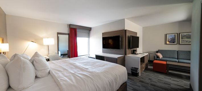 Comfort Inn & Suites Wyomissing-Reading Hotels in Berks County