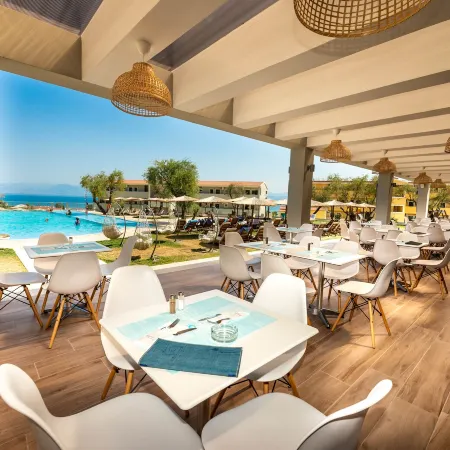 Robolla Beach Aparthotel