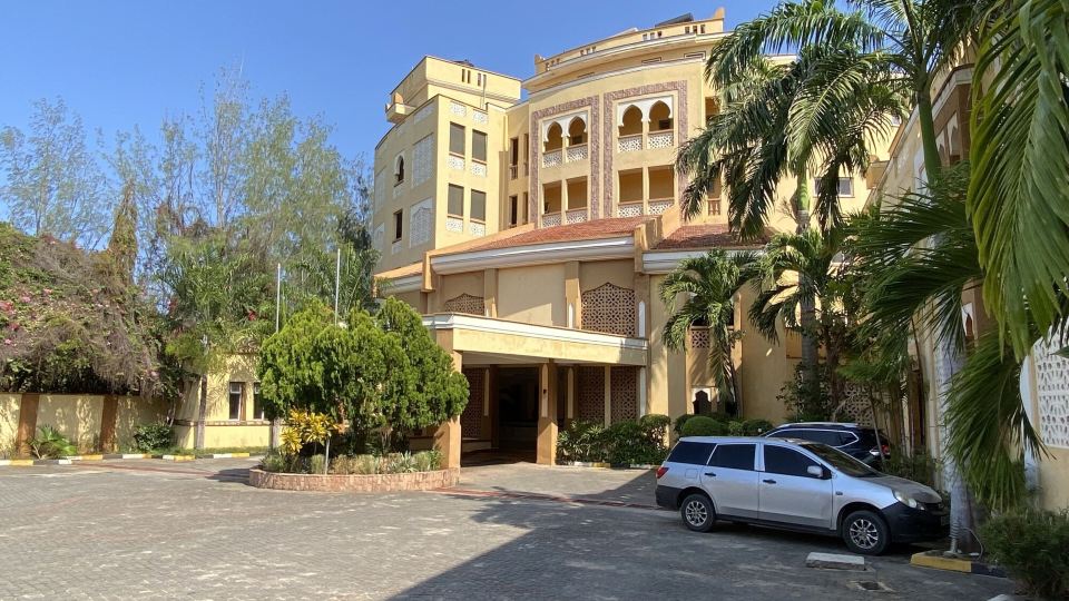 Lux Suites Shanzu Seafront Apartments