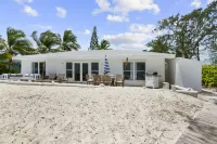 Beachfront White Palm Villa - Tar Bay Hotels in 