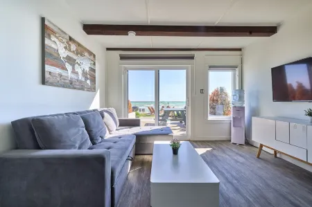 Long Beach Resort Отели в г. Порт Колборн