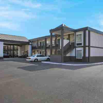 Rodeway Inn Hotel Exterior