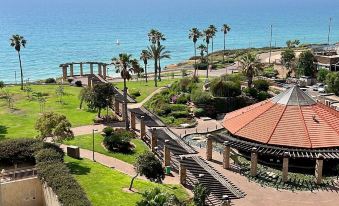 Elegant Apt with Balcony & Sea View by FeelHome