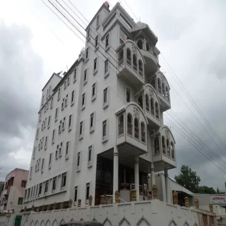 Hotel Raj Palace Отели в г. Ахмеднагар