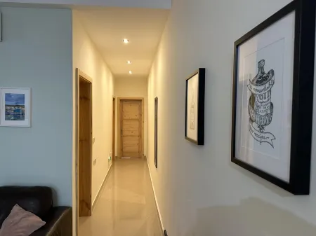 Ewa Apt - 3-Bed Near Sliema - St Julians Seafront Отели рядом с достопримечательностью «Форт Маноэль»